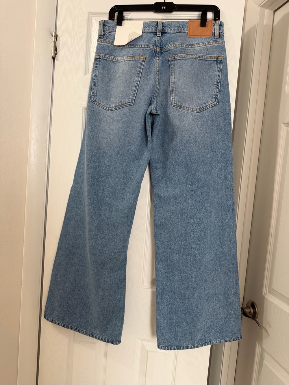 High-Rise Wide Leg Jeans in Light Blue Wash its new style kyoto - Picture 7 of 9